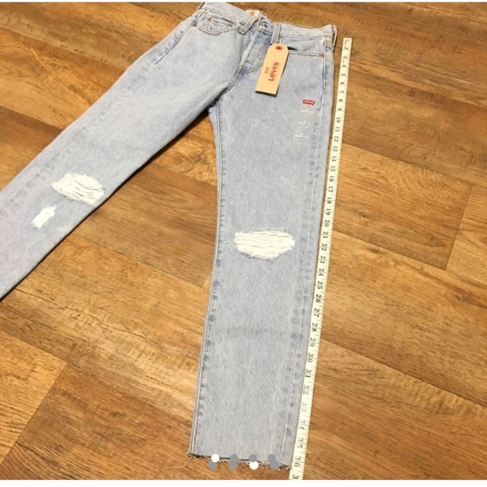 NWT LEVI WEDGIES